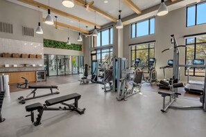 Fitness facility - Stylish Studio in Amazing Location | Free Parking! (Tampa)