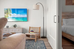 Skrivebord, strykejern/-brett, wi-fi og sengetøy