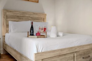 1 bedroom, desk, iron/ironing board, WiFi