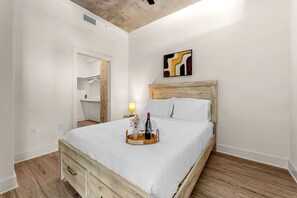 Desk, iron/ironing board, WiFi, bed sheets