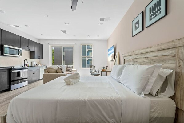 Desk, iron/ironing board, WiFi, bed sheets