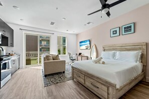 Desk, iron/ironing board, WiFi, bed sheets