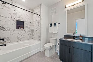 Hair dryer - Stunning Studio | New and Luxury | Free Parking! (Tampa)
