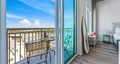 14th Floor SkySuite Studio | DT Views | Pool & Gym