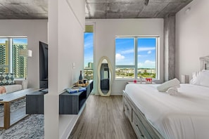 Desk, iron/ironing board, WiFi, bed sheets - 14th Floor SkySuite Studio | DT Views | Pool & Gym (Tampa)