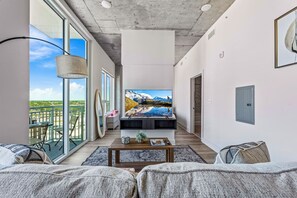 Skrivebord, strykejern/-brett, wi-fi og sengetøy