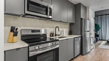 Fridge, microwave, oven, stovetop