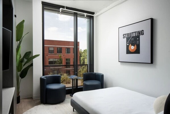 2 bedrooms, desk, iron/ironing board, WiFi