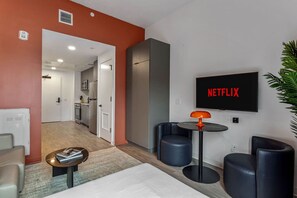 Desk, iron/ironing board, WiFi, bed sheets - Perfect Ybor Studio | Free Parking| Near DT Vibes! (Tampa)