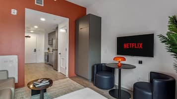 Desk, iron/ironing board, WiFi, bed sheets