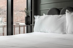 Skrivebord, strykejern/-brett, wi-fi og sengetøy