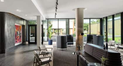 Ybor Studio Delight | Free Parking | Close to DT!