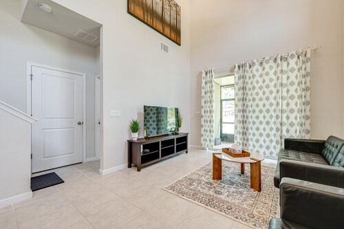 Abi modern and convenient townhome in Brandon
