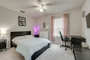 3 habitaciones, escritorio, tabla de planchar con plancha y wifi gratis