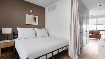 Desk, iron/ironing board, WiFi, bed sheets