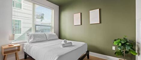 Iron/ironing board, WiFi, bed sheets