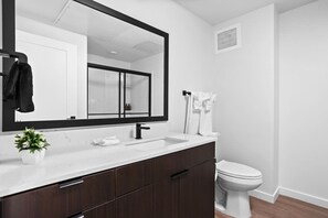 Hair dryer - Amenity Packed Condo: Free Parking+Pool+Gym+MORE! (Indianapolis)