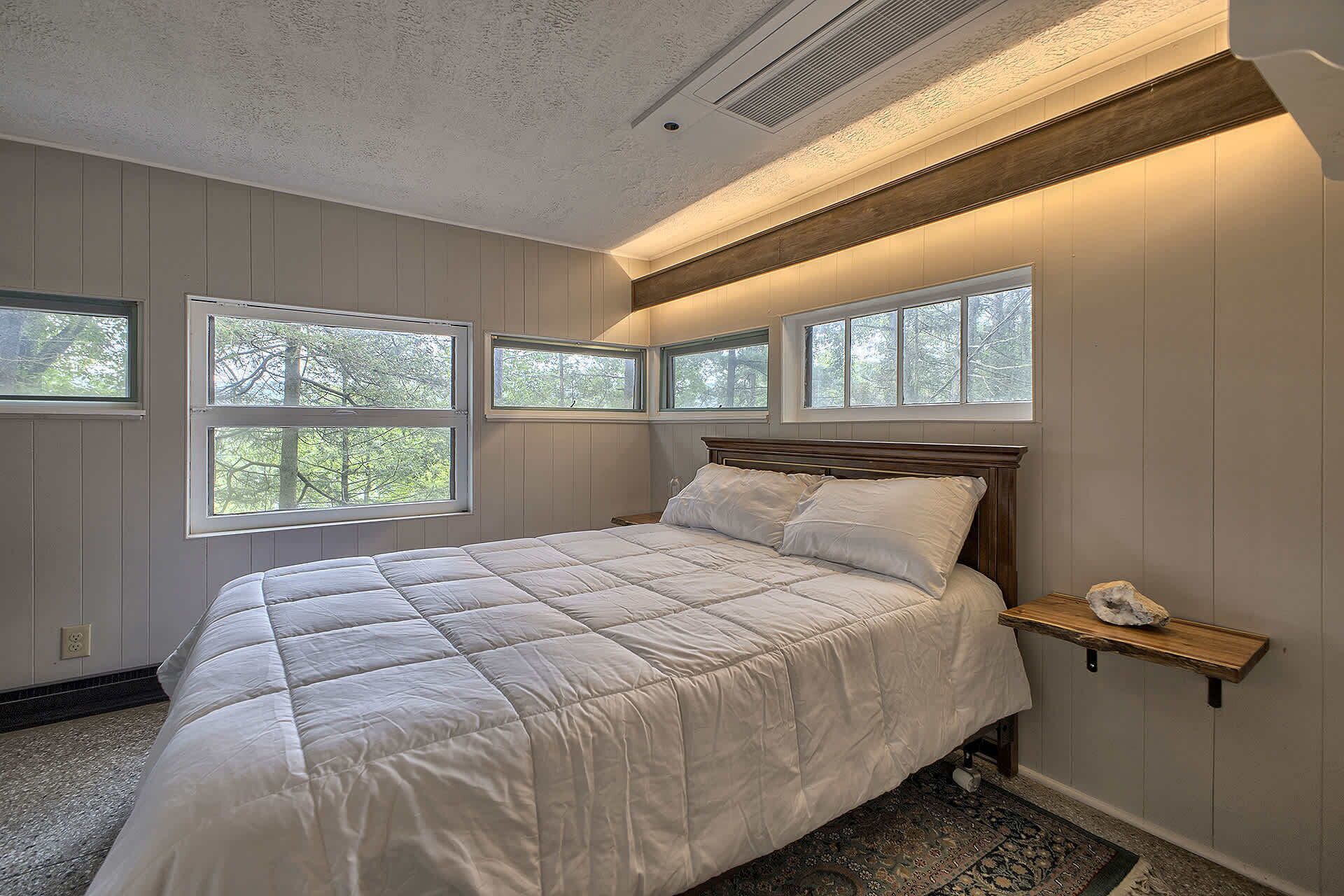 2 chambres, bureau, fer et planche à repasser, lit parapluie