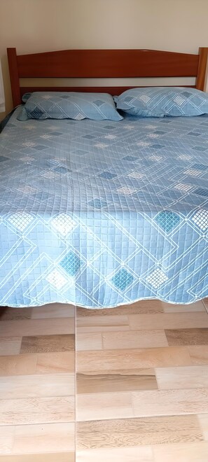 WiFi, bed sheets