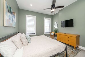 Townhome, Multiple Beds, Kitchen (The Baymiller Row) | 3 bedrooms, individually decorated, individually furnished - The Baymiller Row - For 6! (Cincinnati)