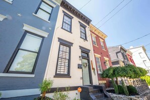 A row of townhouses with a front entrance, a small garden, and a 'vivint' sign. - The Baymiller Row - For 6! (Cincinnati)
