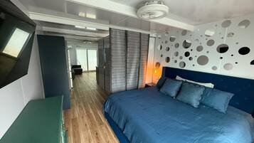 1 bedroom, free WiFi, bed sheets