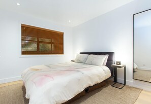 3 bedrooms, iron/ironing board, WiFi, bed sheets - Super Lux Cabin in the Woods. Private Hot Tub & AC! (Whistler)