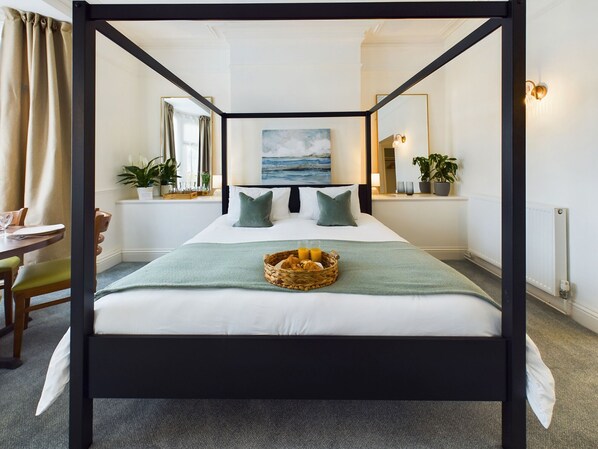 1 dormitorio, tabla de planchar con plancha, wifi y ropa de cama