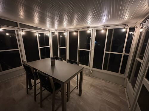 Lovely 2-bedroom house located minutes from Inverness Entertainment District.