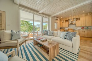 Living area - Watercolors Roatan  (Roatán)