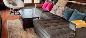 Spacious Hudson Valley retreat. Relax by the fire and enjoy the wildlife.