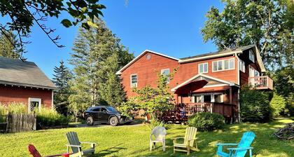 Spacious Hudson Valley retreat. Relax by the fire and enjoy the wildlife.