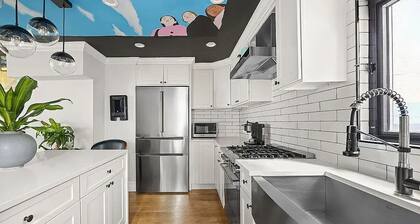 10 mins to Manhattan 3 Bedroom Williamsburg house with FREE PARKING - 2 SPACES