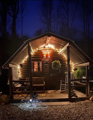 The Dapper Duck log cabin! Charming 1-bedroom in The Forest!