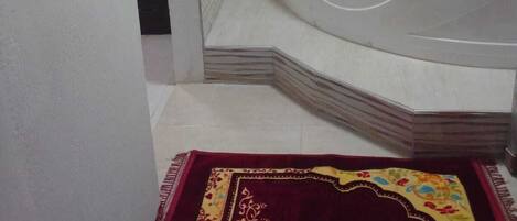 淋浴设施、吹风机、毛巾、肥皂