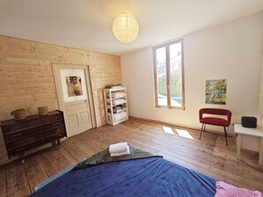 1 bedroom, iron/ironing board, free WiFi, bed sheets