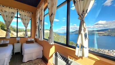 Luxurious Lake Okanagan Mansion with Ballroom and Theatre