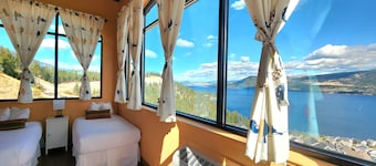 Luxurious Lake Okanagan Mansion with Ballroom and Theatre