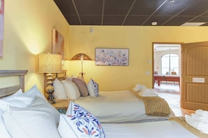 9 dormitorios, tabla de planchar con plancha, wifi y ropa de cama