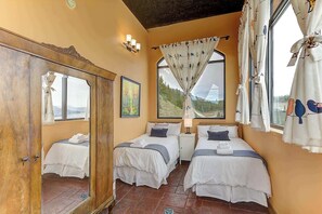 9 habitaciones, tabla de planchar con plancha, wifi y ropa de cama 