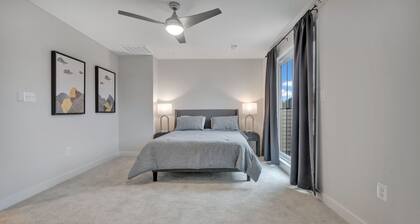 Lovely, newly-built, 3-bedroom townhome with an office & 2-car garage in Lanham