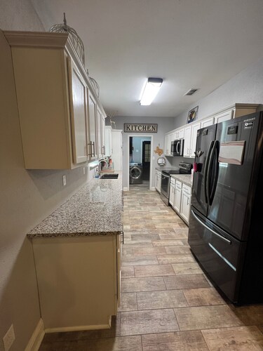 Morning Glory
Fantastic 3-bedroom in Longview. Just 8.9 miles to Longview Mall