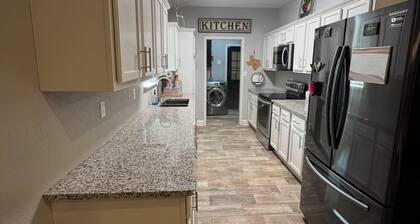 Morning Glory
Fantastic 3-bedroom in Longview. Just 8.9 miles to Longview Mall