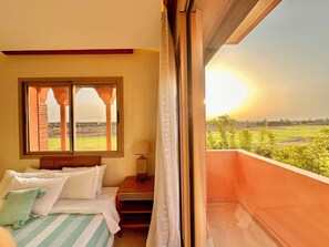 5 chambres, fer et planche à repasser, Wi-Fi, draps fournis