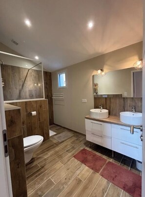 Shower, towels, soap
