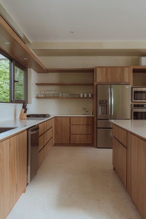 Mikrobølgeovn, ovn, kogeplade, opvaskemaskine