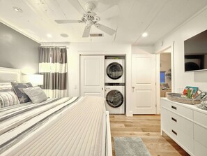 2 chambres, fer et planche à repasser, Wi-Fi, draps fournis