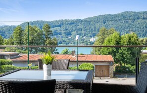 Outdoor dining - Gorgeous apartment in Pörtschach am Wörtherse with lake view (Pörtschach am Wörtherse)