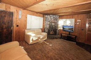 Living area - Cubs Nest (Sugarloaf)