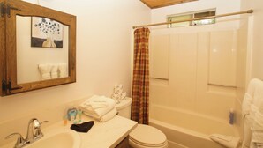 A bathroom with a sink, toilet, and bathtub. - Cubs Nest (Sugarloaf)